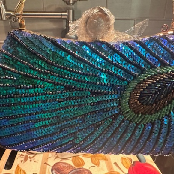 Stunning BRAND NEW NEVER USED Peacock Sequin Cocktail Purse! - Picture 5 of 16